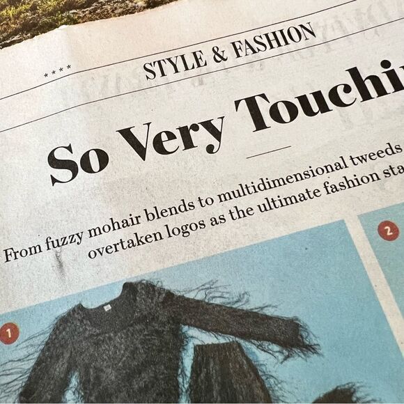 LC Lauren Conrad Long Sleeve Crewneck Very Soft Fuzzy Sweater M - Picture 3 of 8